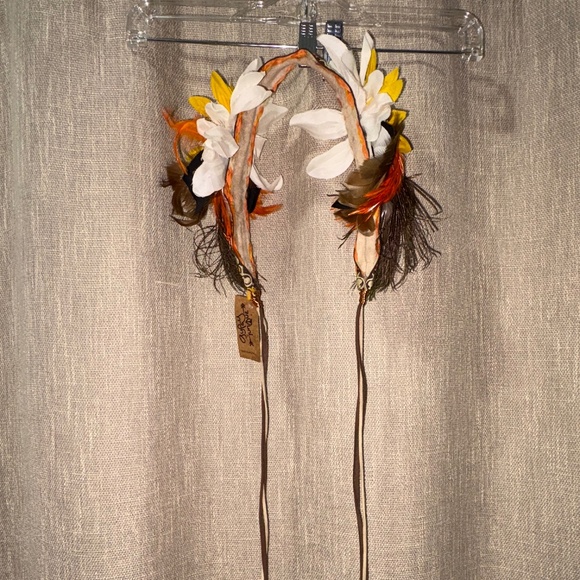 Gypsy Junque | Feather & Floral Headdresses | 3 Pieces - Picture 15 of 16